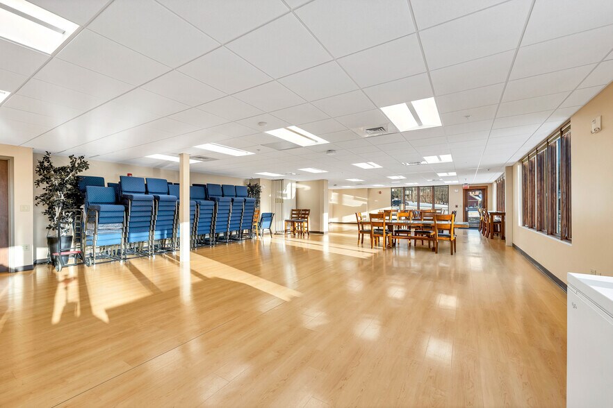 More Photos Of 81 Whittier Hwy, Moultonborough Office For Sale