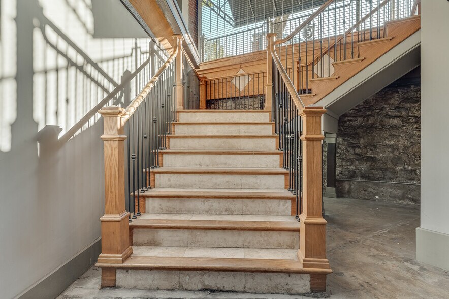 More Photos Of 1463 Market St, Chattanooga Storefront Retail Office For Sale