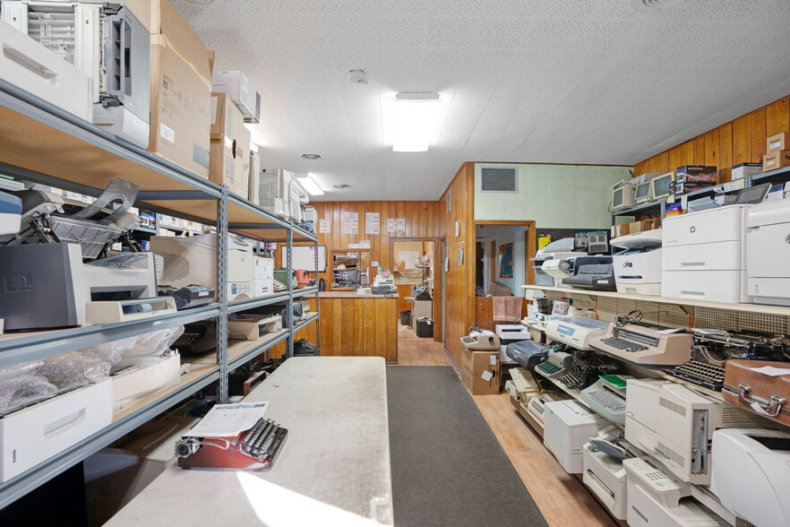 More Photos Of 3160 Southgate Cir, Sarasota Freestanding For Sale