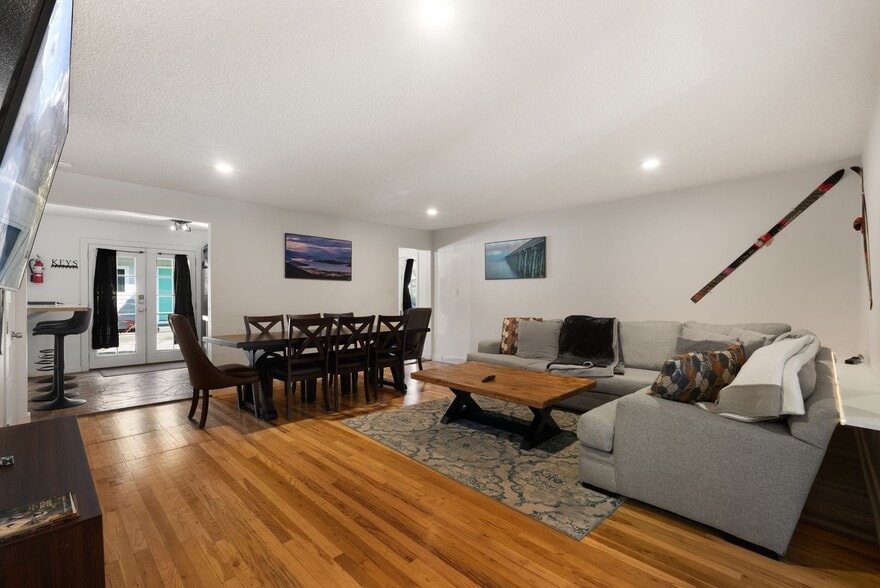 More Photos Of 501 N 4th Ave, Sandpoint Hotel For Sale