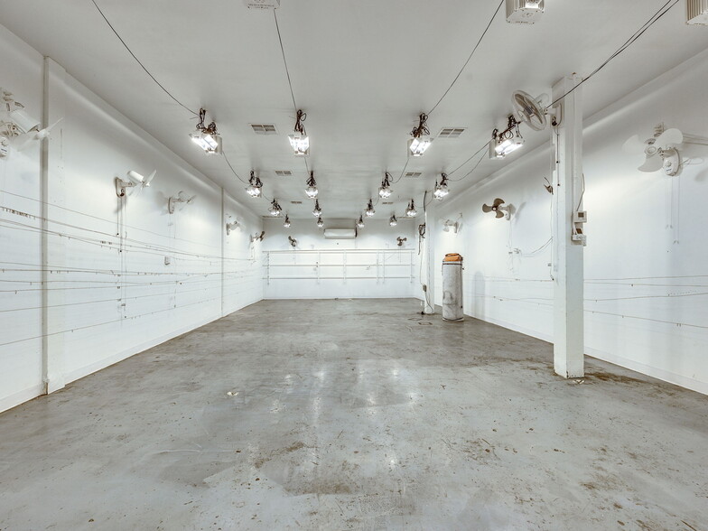 More Photos Of 212 W Main St, Shawnee Storefront Retail Office For Lease
