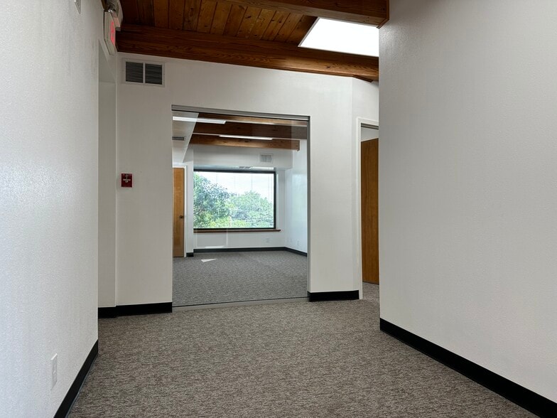 More Photos Of 3308 Broadway St, San Antonio Office For Sale