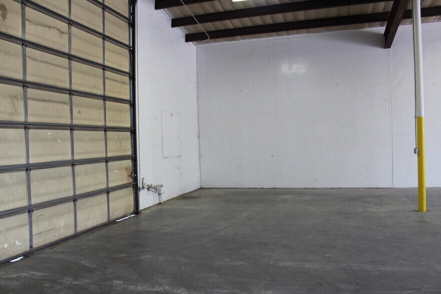 More Photos Of 1808 Barnett Dr, Weatherford Warehouse For Lease