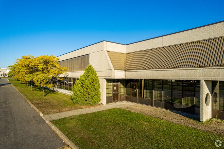 More Photos Of 3145-3185 Rue Joseph-Dubreuil, Montréal Distribution For Lease