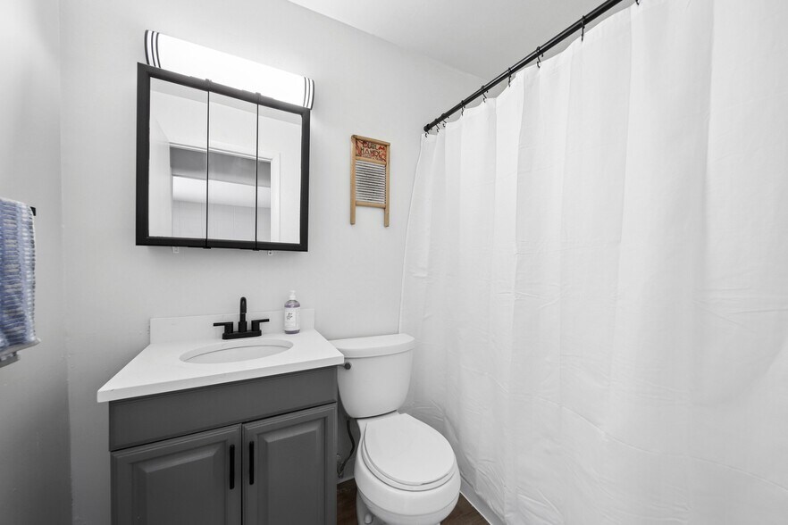 More Photos Of 211 N Lincolnway, North Aurora Apartments For Sale