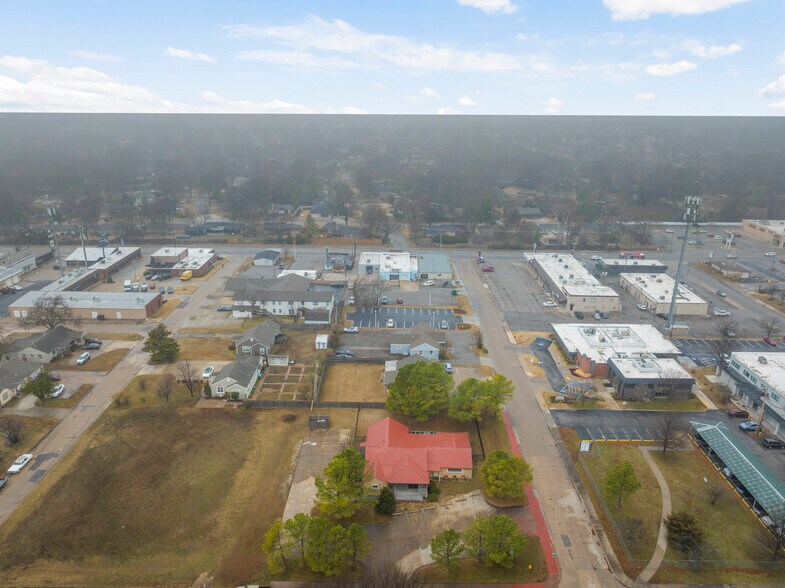 More Photos Of 3228 S Jamestown Ave, Tulsa Medical For Sale