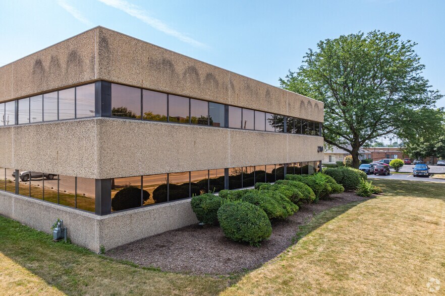 More Photos Of 210 N Hammes Ave, Joliet Medical For Lease