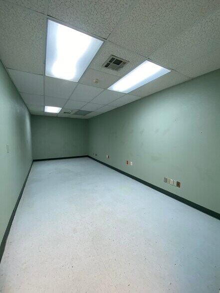 More Photos Of 5550 Eastex Fwy, Beaumont Unknown For Lease