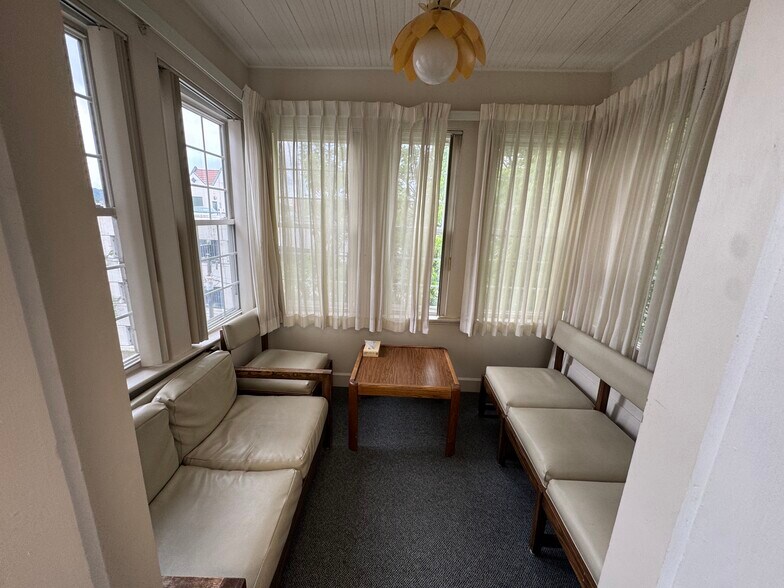 More Photos Of 1604 Clinch Ave, Knoxville Office Residential For Sale