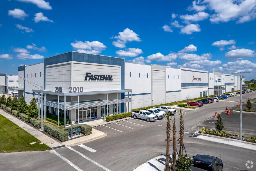 More Photos Of 2010 51st Ave E, Palmetto Warehouse For Lease