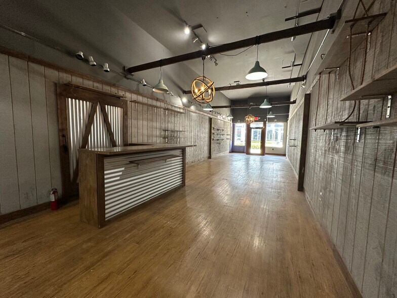 More Photos Of 2029 Harrison St, Hollywood Storefront For Lease