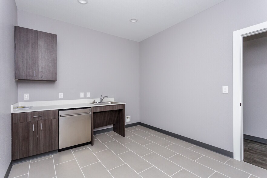 More Photos Of 800 Bonaventure Way, Sugar Land Unknown For Lease