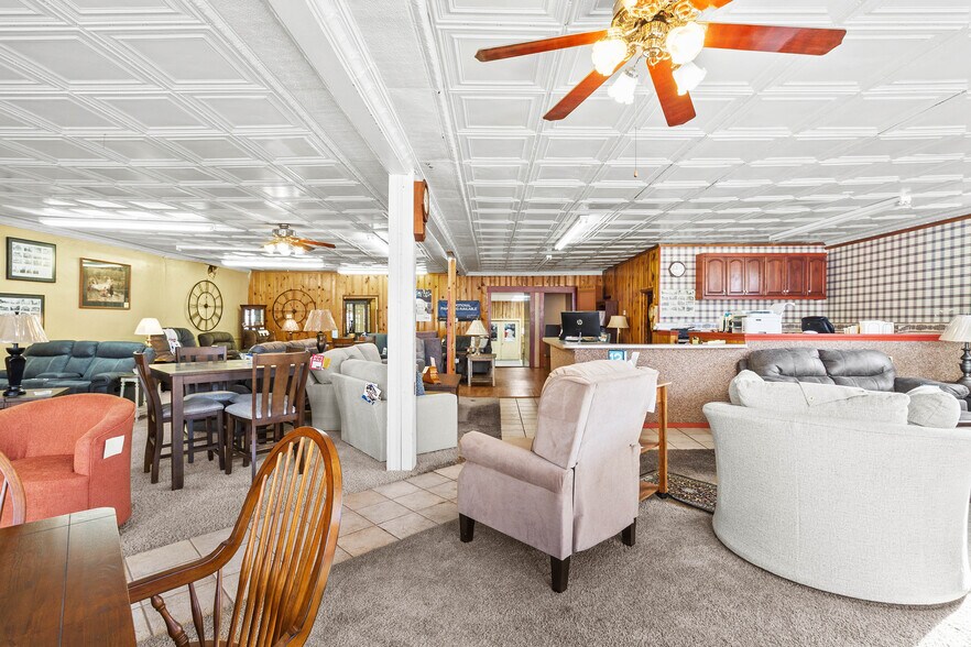 More Photos Of 147 S Springfield St, Saint Paris General Retail For Sale