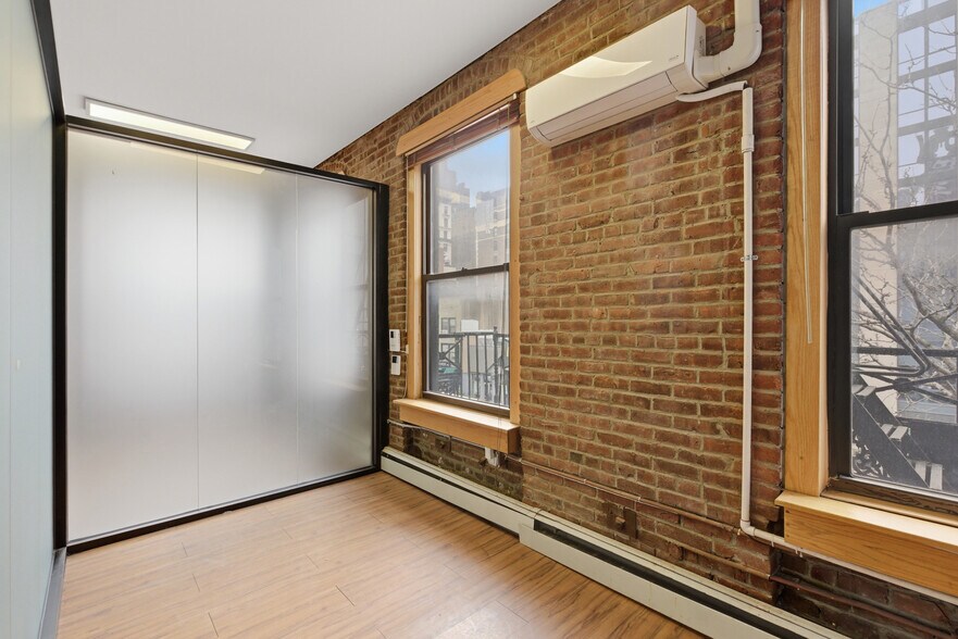 More Photos Of 816 6th Ave, New York Flex For Sale