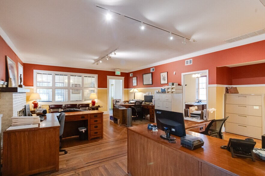 More Photos Of 407 W Pennsylvania Ave, Towson Office For Sale