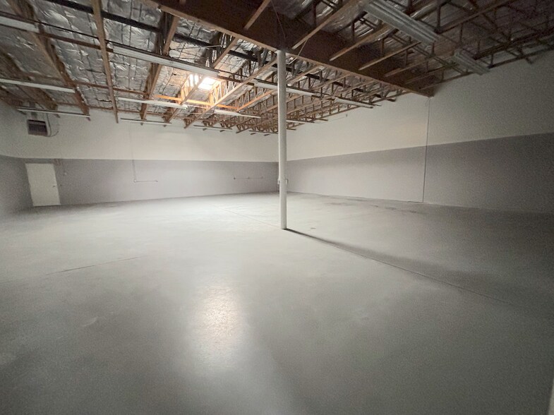 More Photos Of 257-263 W 2950 S, Salt Lk, Salt Lake City Light Manufacturing For Lease