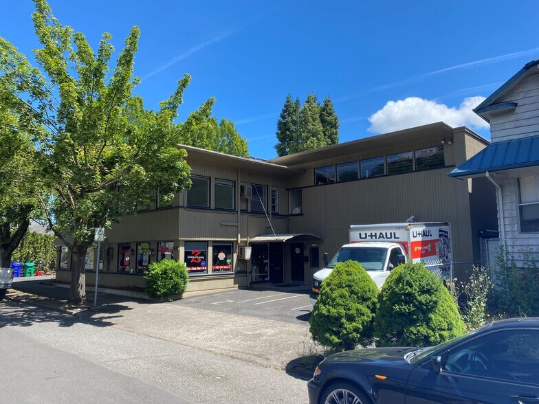 Primary Photo Of 5620-5622 SW Kelly Ave, Portland Self Storage For Lease