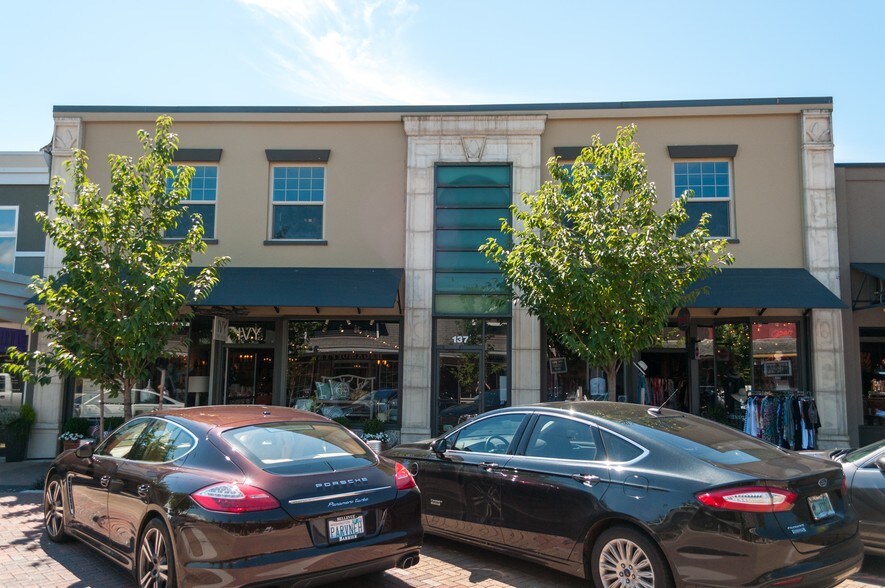 More Photos Of 129-141 Park Ln, Kirkland Office For Lease