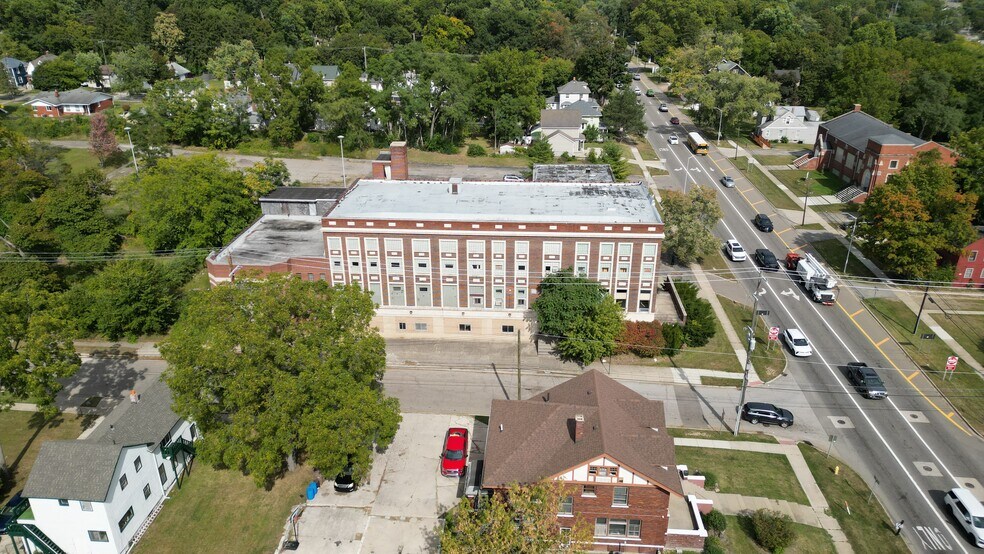 More Photos Of 131 University Dr, Pontiac Health Club For Sale