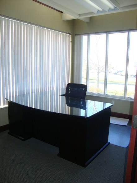 More Photos Of 1715 Pole Line Rd E, Twin Falls Bank For Sale