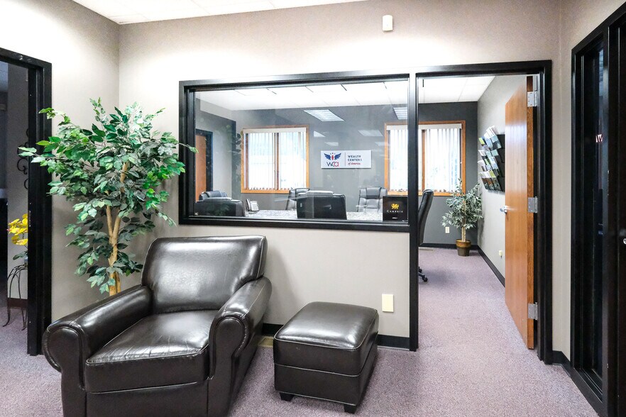 More Photos Of 40 Good Counsel Dr, Mankato Office For Sale