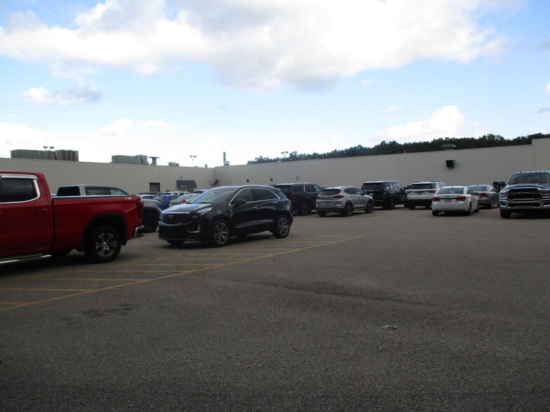 More Photos Of 2800 Estes St, Norton Shores Manufacturing For Sale