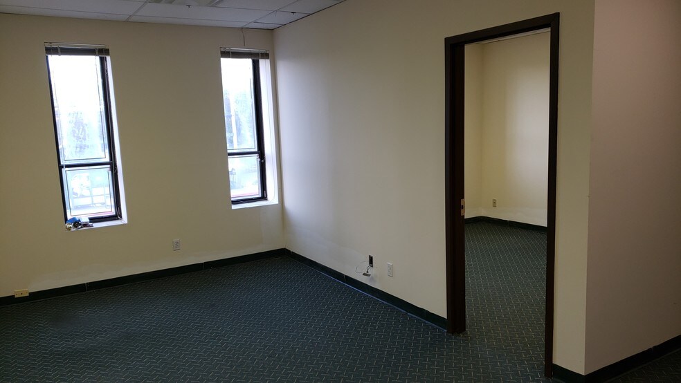 More Photos Of 4 Cedar Swamp Rd, Glen Cove Office For Sale