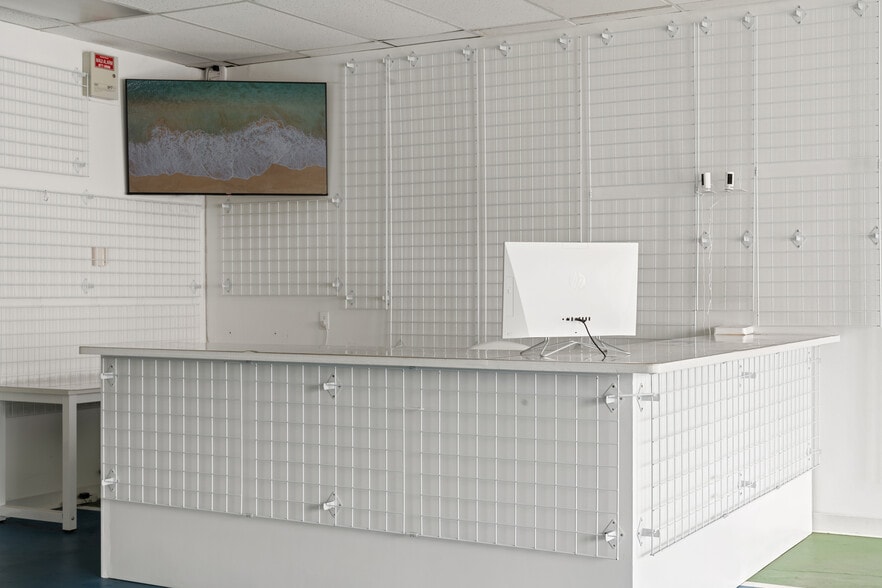 More Photos Of 1847 S Kihei Rd, Kihei Storefront Retail Office For Sale