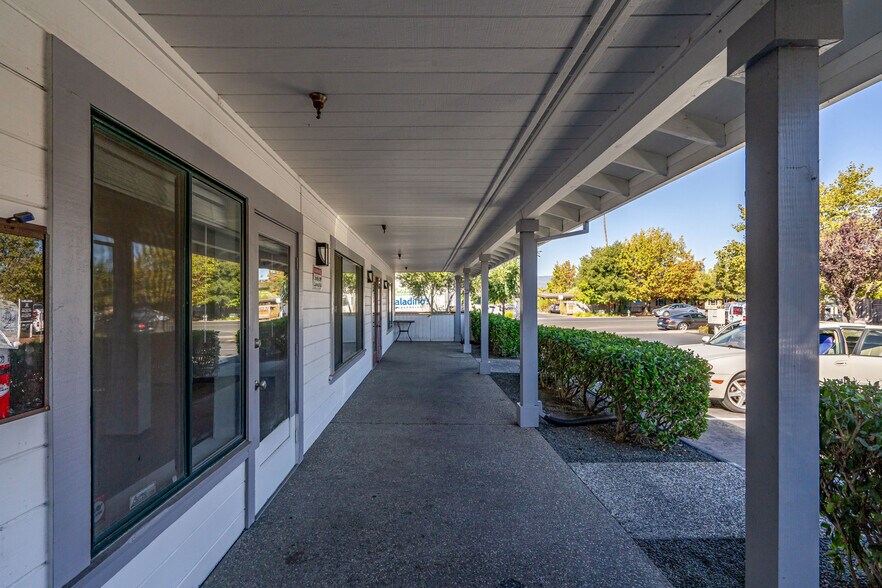 More Photos Of 1270 Broadway, Sonoma Freestanding For Sale