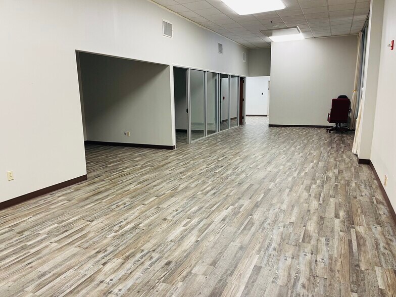 More Photos Of 2520 W Irving Blvd, Irving Office For Lease