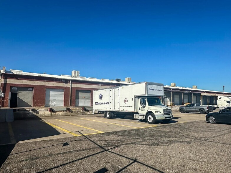 More Photos Of 5555 N 51st Ave, Glendale Warehouse For Lease