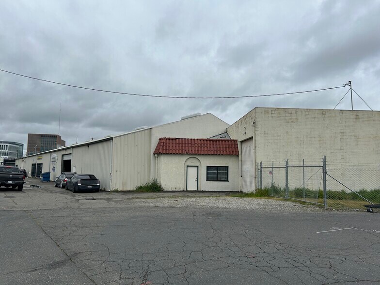 More Photos Of 1001 Richards Blvd, Sacramento Warehouse For Lease