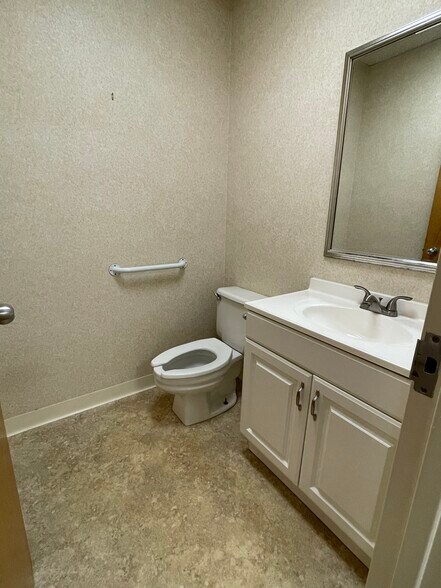 More Photos Of 180 White Rd, Little Silver Medical For Lease