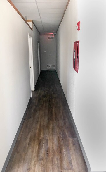 More Photos Of 1126 Old Route 66, Saint Robert Office For Sale