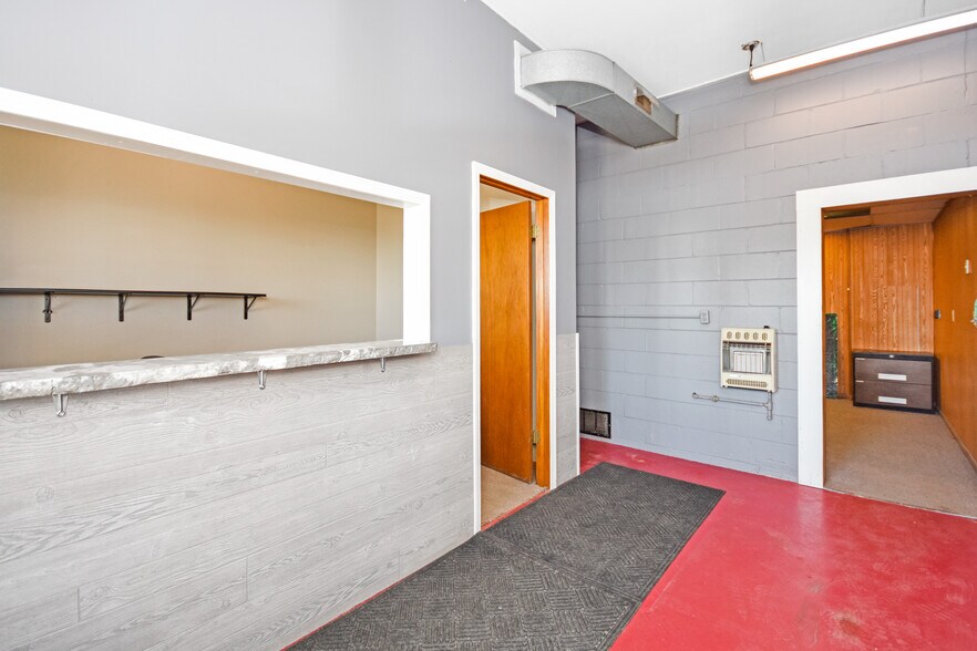 More Photos Of 100 W Falcon Hwy, Flanagan Flex For Sale