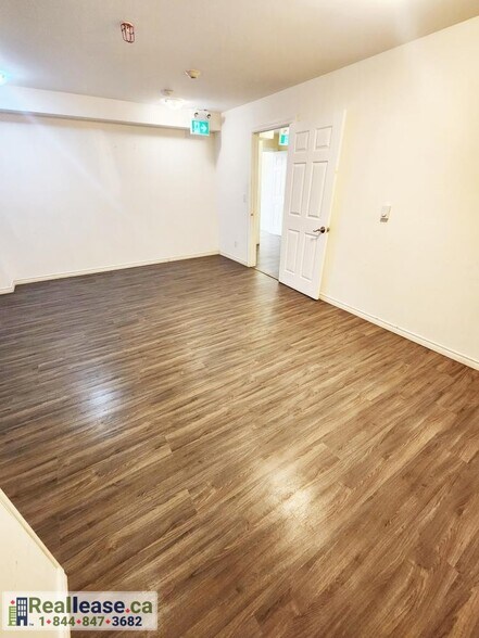 More Photos Of 138 Main St W, Shelburne Storefront Retail Residential For Lease