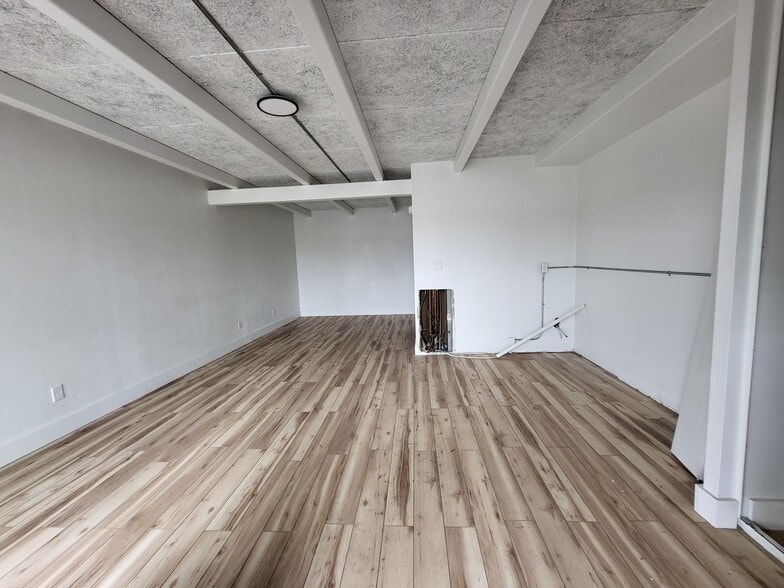 More Photos Of 7350 N Hanley Rd, Hazelwood Hotel For Sale