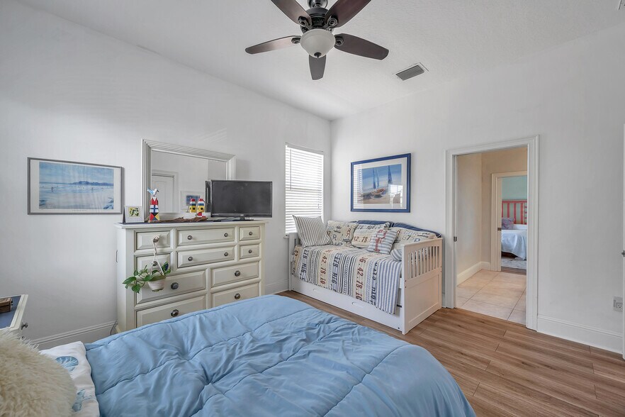 More Photos Of 429 2nd St S, Safety Harbor Specialty For Sale