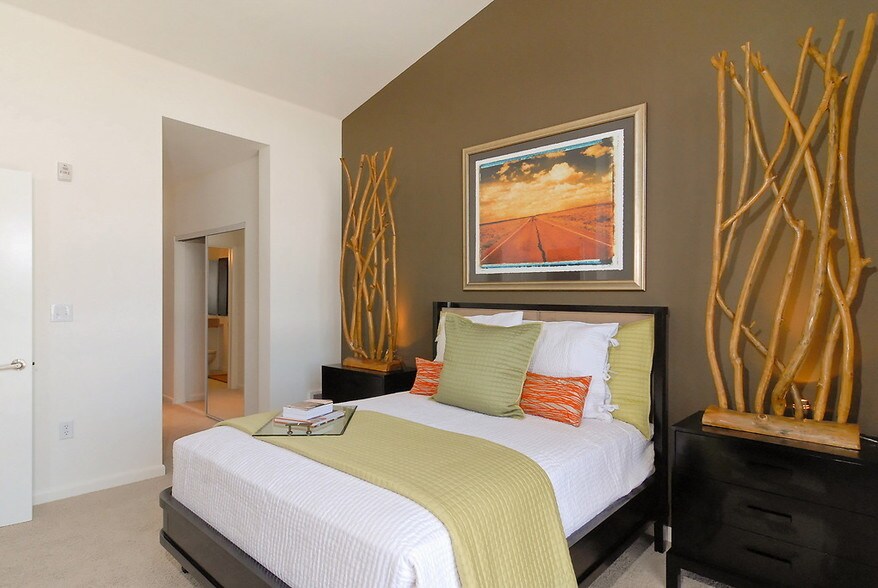 More Photos Of 6399 Christie Ave, Emeryville Apartments For Lease