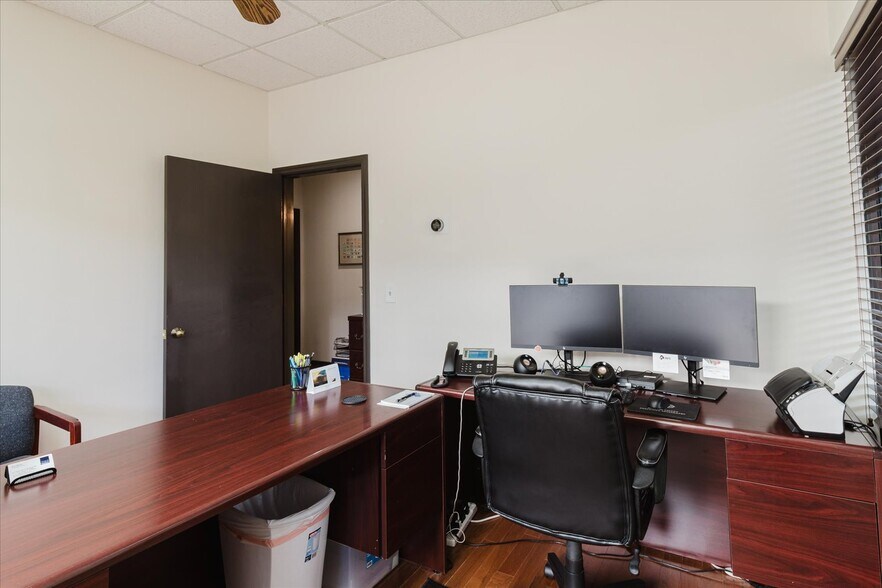 More Photos Of 611 Druid Rd E, Clearwater Office For Sale