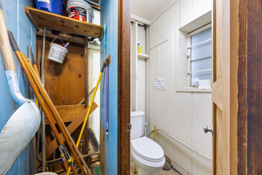 More Photos Of 8401 Baldwin St, Oakland Warehouse For Sale