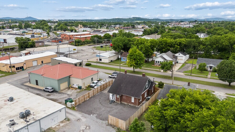 More Photos Of 207 University Ave, Lebanon Office For Sale