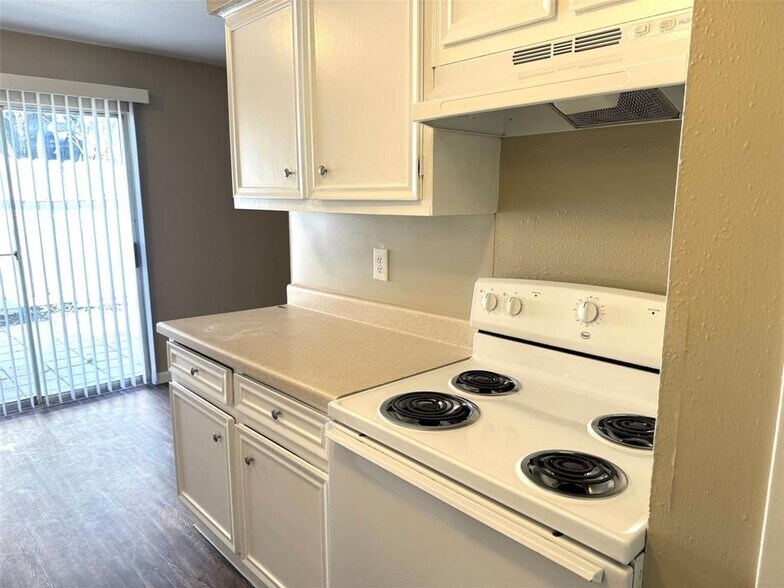 More Photos Of 8607 Bart Ln, Houston Apartments For Sale