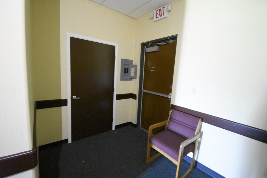 More Photos Of 10407 W Fairmont Pky, La Porte Medical For Lease
