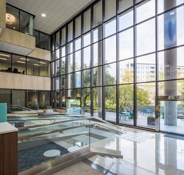 More Photos Of 400 Northridge Rd, Atlanta Office For Lease