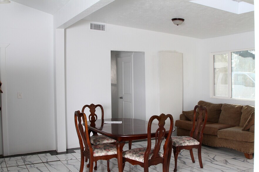 More Photos Of 1636 S Clovis Ave, Fresno Specialty For Sale