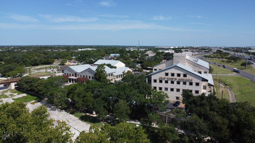 More Photos Of 1 Chisholm Trail Rd, Round Rock Unknown For Lease