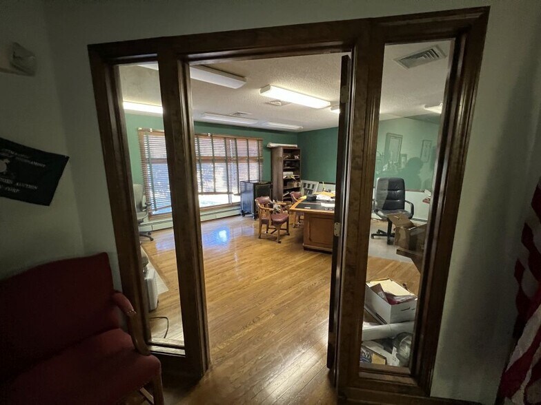 More Photos Of 2414 Boston Post Rd, Guilford Freestanding For Sale