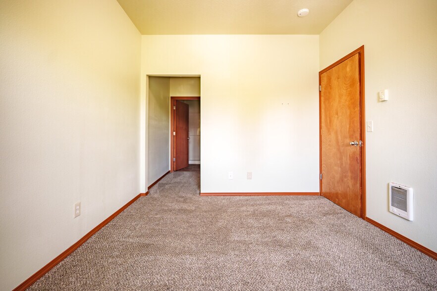 More Photos Of 12231 SE Bush St, Portland Apartments For Sale