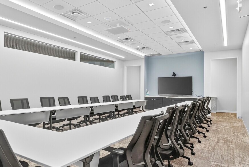 More Photos Of 10101 Reunion Pl, San Antonio Unknown For Lease